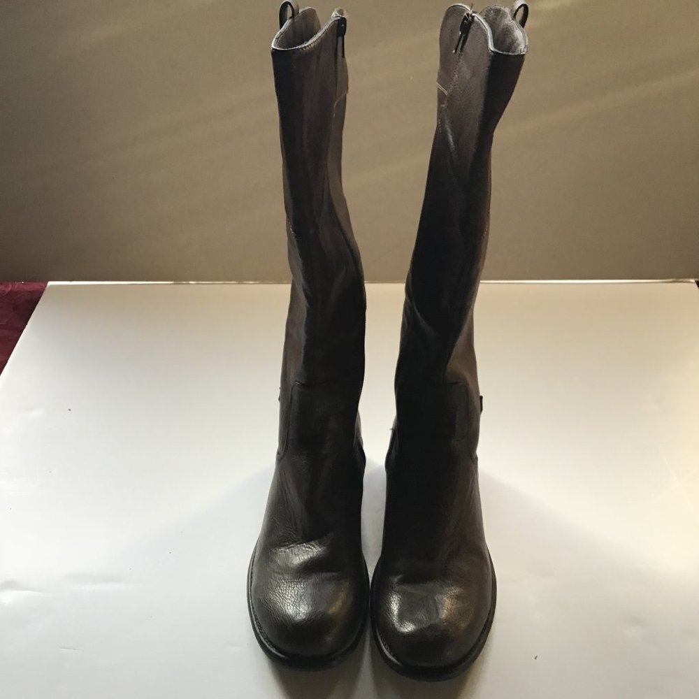 Unr8ted brown size 10M, knee high riding boot